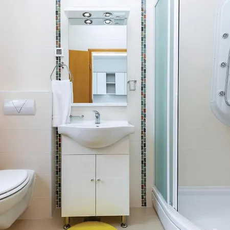 2 Bedroom Cozy In *
