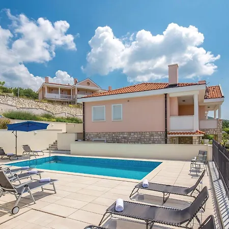 2 Bedroom Cozy In * Crikvenica