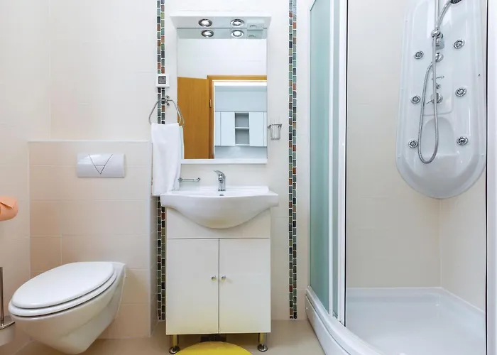2 Bedroom Cozy In *